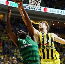 [0-3] Fenerbahce, a la final four por la vía rápida (79-61)
