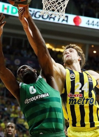 [0-3] Fenerbahce, a la final four por la vía rápida (79-61)