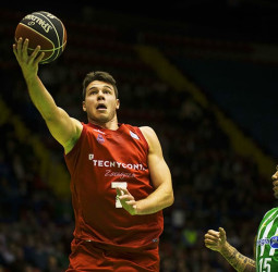 Zaragoza pierde ante Real Betis en otro final a cara o cruz (70-67)
