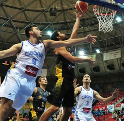 El Iberostar Tenerife se da un festín histórico en su estreno en la Basketball Champions League