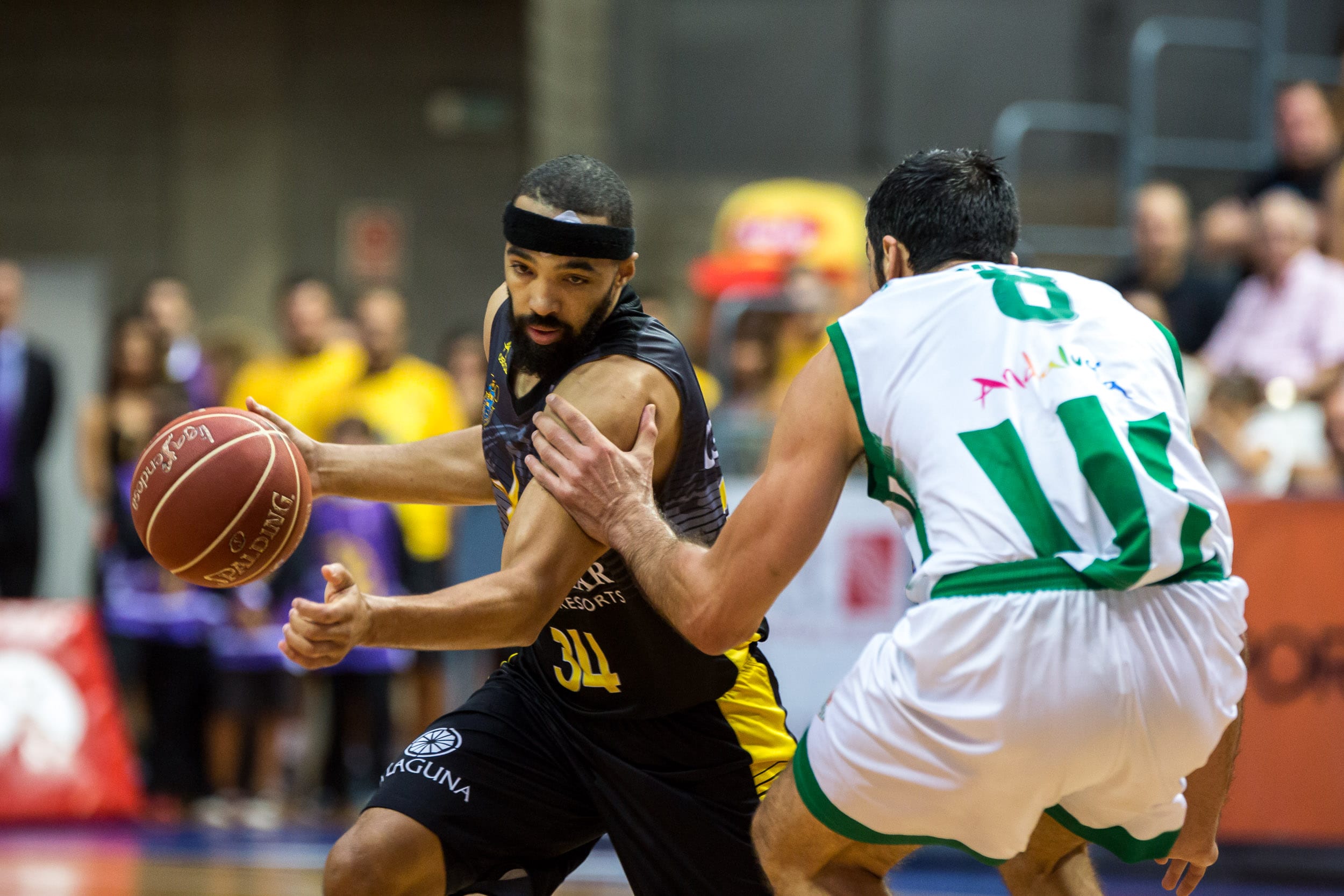 Davin White sigue de dulce (28 puntos y 38 de valoracion) para doblegar al Betis Energía Plus (96-74)