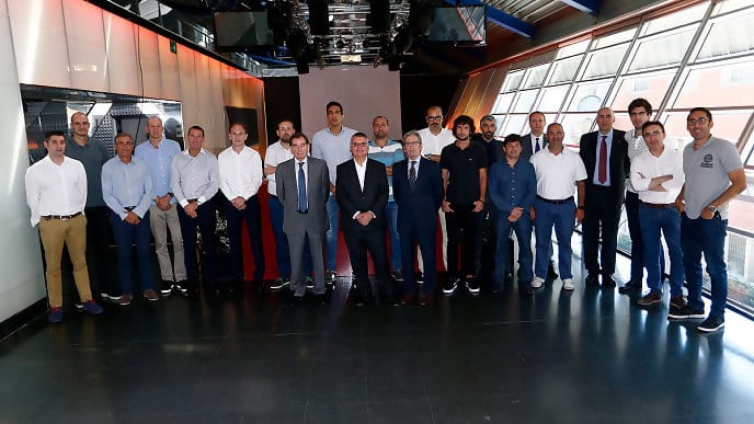 La dirección arbitral explica las nuevas reglas a los clubes