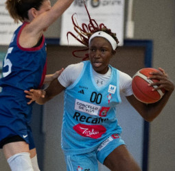 Navia se viste de gala para un apasionante derbi gallego