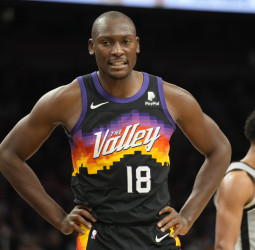 Los Memphis Grizzlies planean el fichaje de Bismack Biyombo