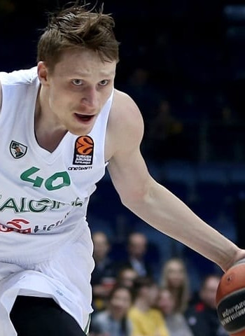 Zalgiris da el primer golpe en la final lituana