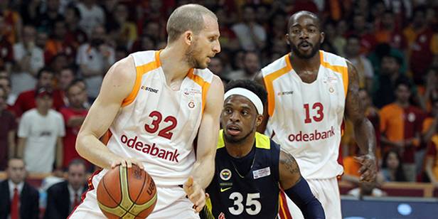 El Anadolu Efes, a la final turca, el Fenerbahce tendrá que esperar