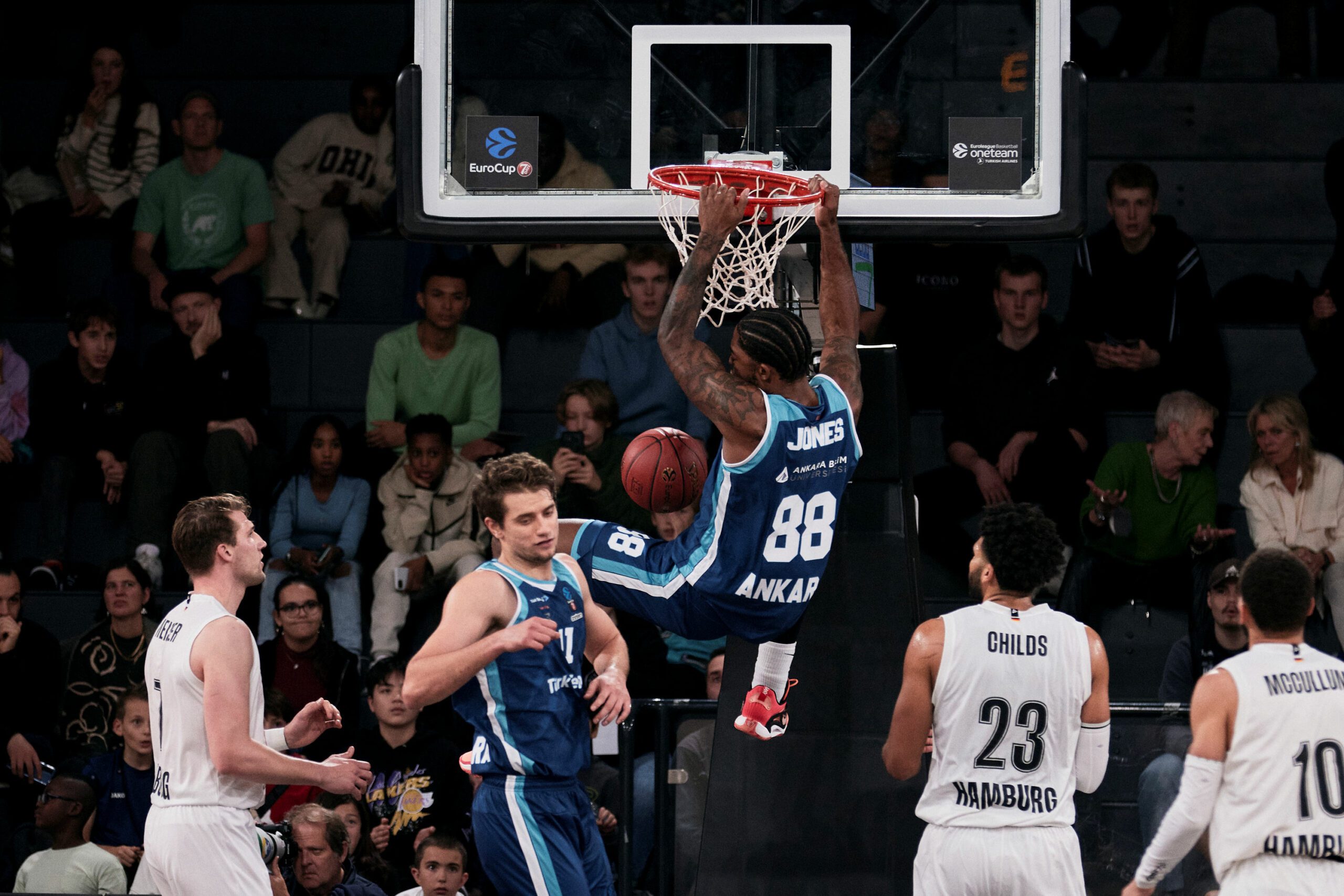 El Anadolu Efes, muy interesados en el interior Tyrique Jones