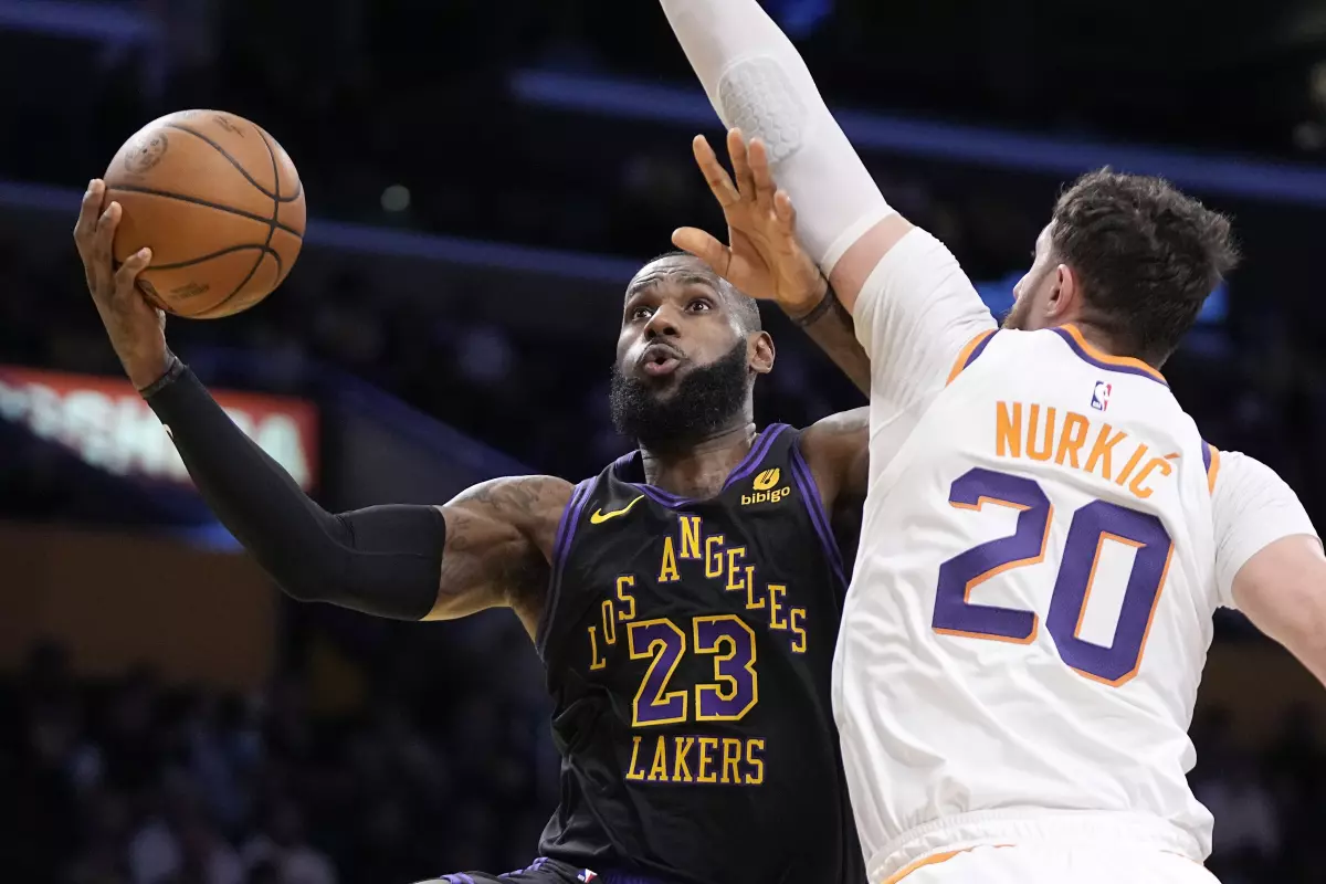 LeBron y los Lakers estarán en la final four de Las Vegas, 103-106