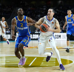 Espectacular remontada del Real Madrid para lograr la 10ª victoria seguida (72-70)