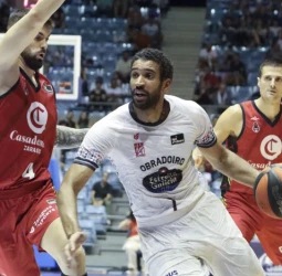 Thomas Scrubb y Artem Pustovyi, cerca del Casademont Zaragoza