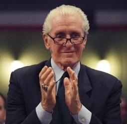 La cancha de los Miami Heat pasará a llamarse "Pat Riley Court at Kaseya Center"