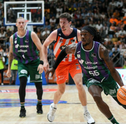 Unicaja se mantiene invicto tras imponerse al Leyma Coruña, 83-90