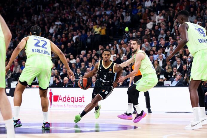 ASVEL demuestra su fortaleza en casa frente al Barcelona, 100-94