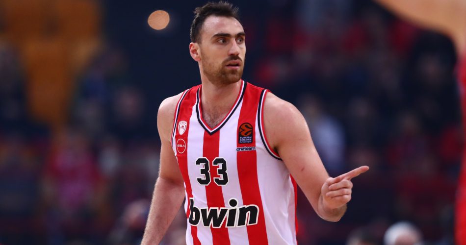 Nikola Milutinov no toma aún una decisión sobre su futuro