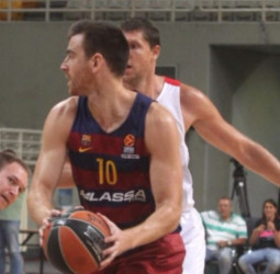 Claver tiene que salir escoltado del OAKA