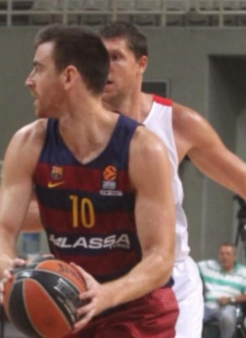 Claver tiene que salir escoltado del OAKA