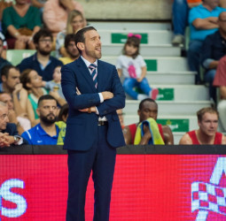 Navarro: “Tenemos que pensar exclusivamente en Valencia Basket”