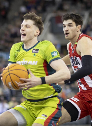 El Coviran Granada gana en un final apretado y sale del descenso (78-74)