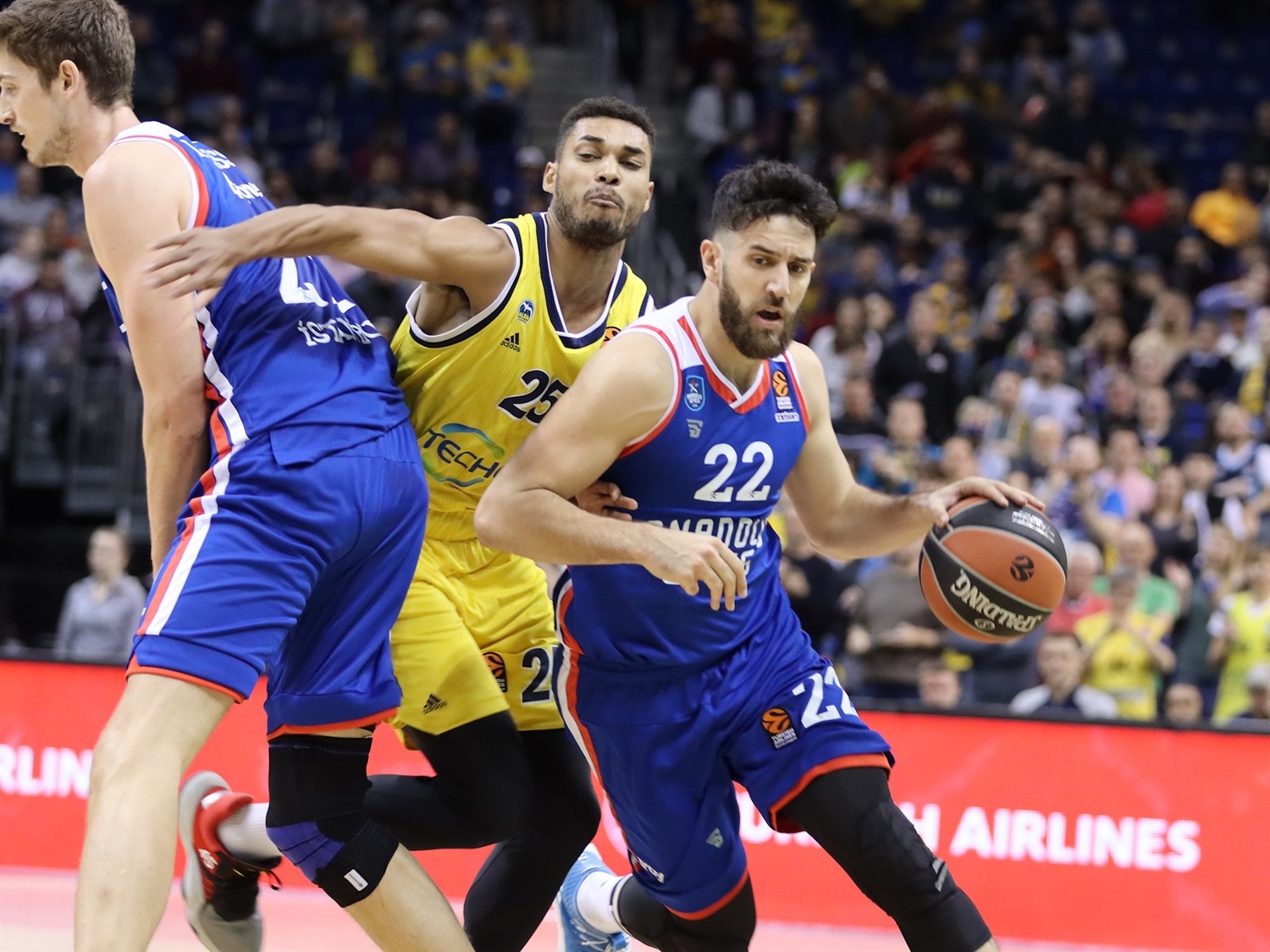 El Anadolu Efes encadena su 11º victoria ante el ALBA Berlín (86-99)
