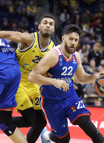El Anadolu Efes encadena su 11º victoria ante el ALBA Berlín (86-99)