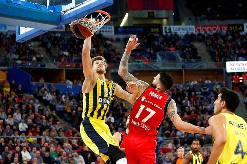 Derrota del Baskonia ante Fenerbahce en el Buesa Arena (69-83)