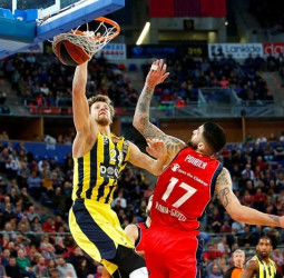 Derrota del Baskonia ante Fenerbahce en el Buesa Arena (69-83)