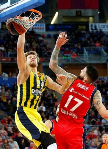 Derrota del Baskonia ante Fenerbahce en el Buesa Arena (69-83)