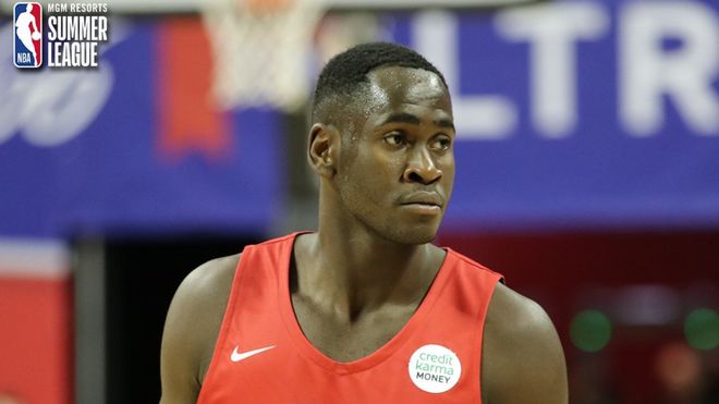 Usman Garuba se estrena con la camiseta de los Rockets