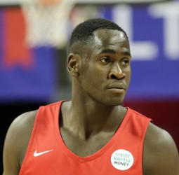 Usman Garuba se estrena con la camiseta de los Rockets