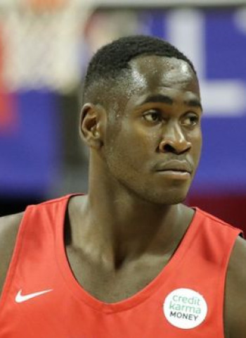Usman Garuba se estrena con la camiseta de los Rockets