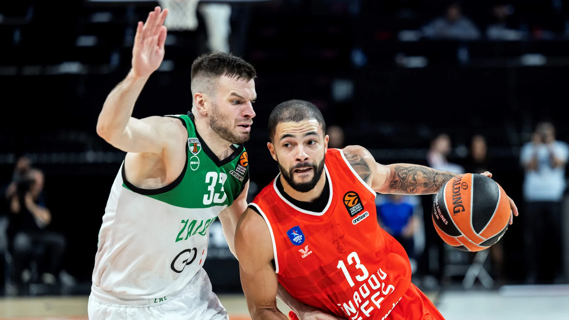 Anadolu Efes vence en la prórroga tras dejarse remontar, al Zalgiris, 86-82