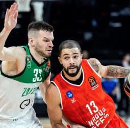 Anadolu Efes vence en la prórroga tras dejarse remontar, al Zalgiris, 86-82
