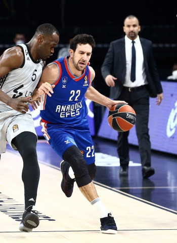 El Anadolu Efes sobrevive a un correoso ASVEL Villeurbanne (72-68)