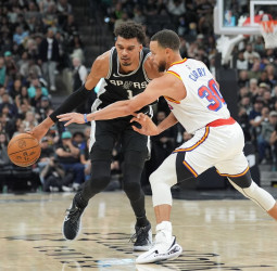 Remontada y victoria de los Spurs sobre los Warriors, 94-104