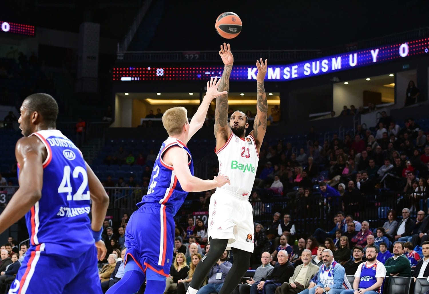 El Anadolu Efes se mostró muy superior al Bayern Munich (92-77)