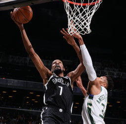 Los Nets superan a los Bucks en el primer partido de la serie (115-107) [1-0]