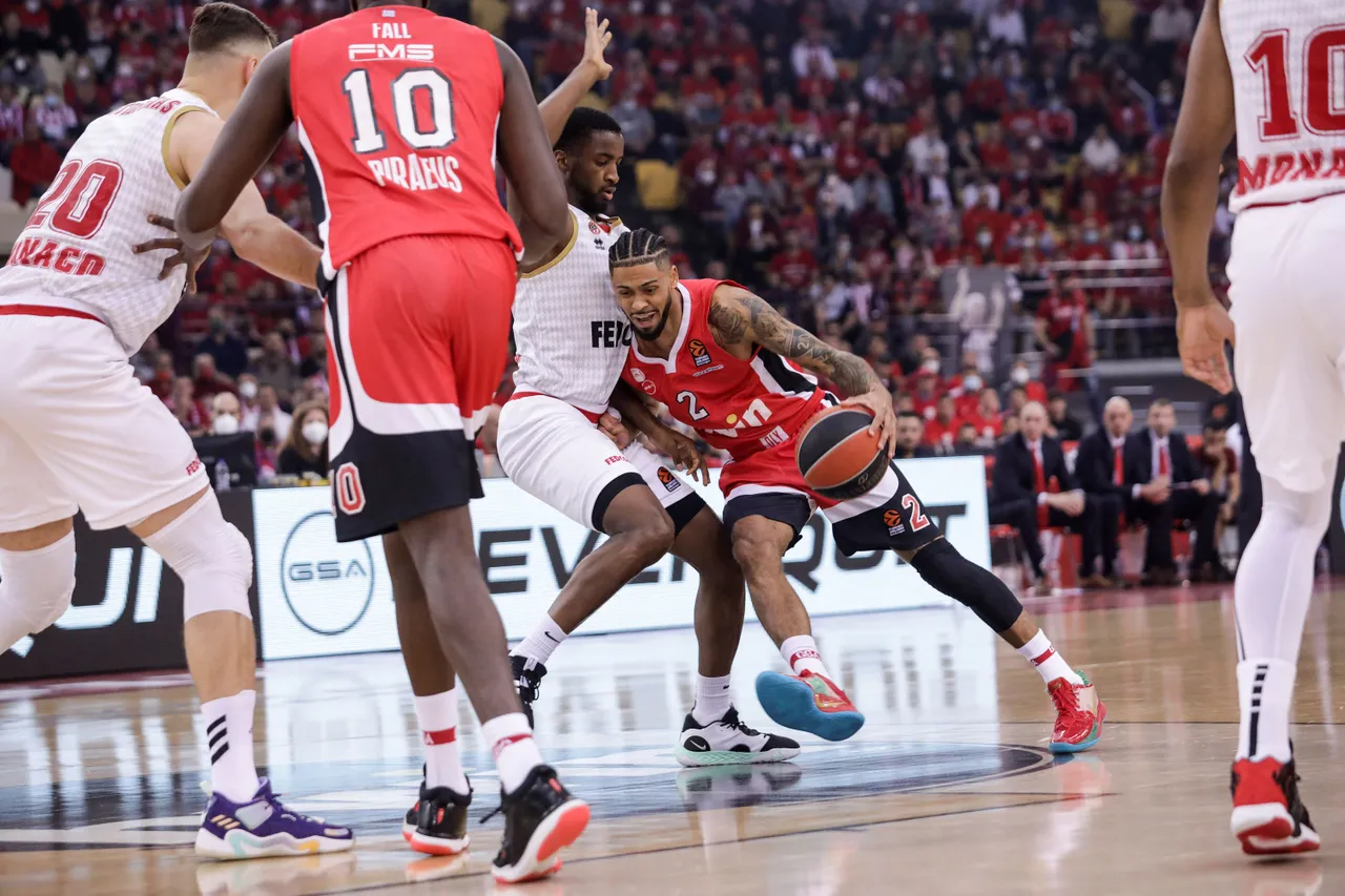 [1-0] El Olympiacos se exhibe en la fiesta de Spanoulis (71-54)
