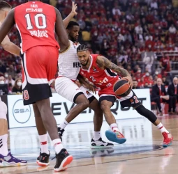 [1-0] El Olympiacos se exhibe en la fiesta de Spanoulis (71-54)