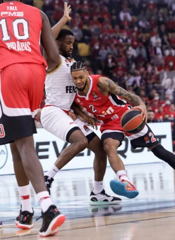 [1-0] El Olympiacos se exhibe en la fiesta de Spanoulis (71-54)