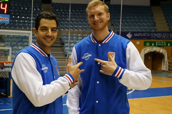 Monbus Obradoiro y Tiro Libre Scq presentan la chaqueta de las Leyendas