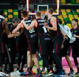 El Bilbao se estrena a costa del Obradoiro (99-81)