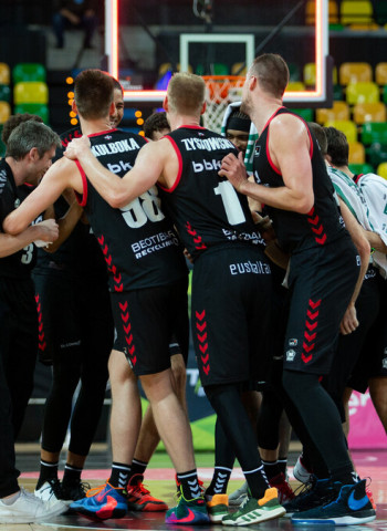 El Bilbao se estrena a costa del Obradoiro (99-81)