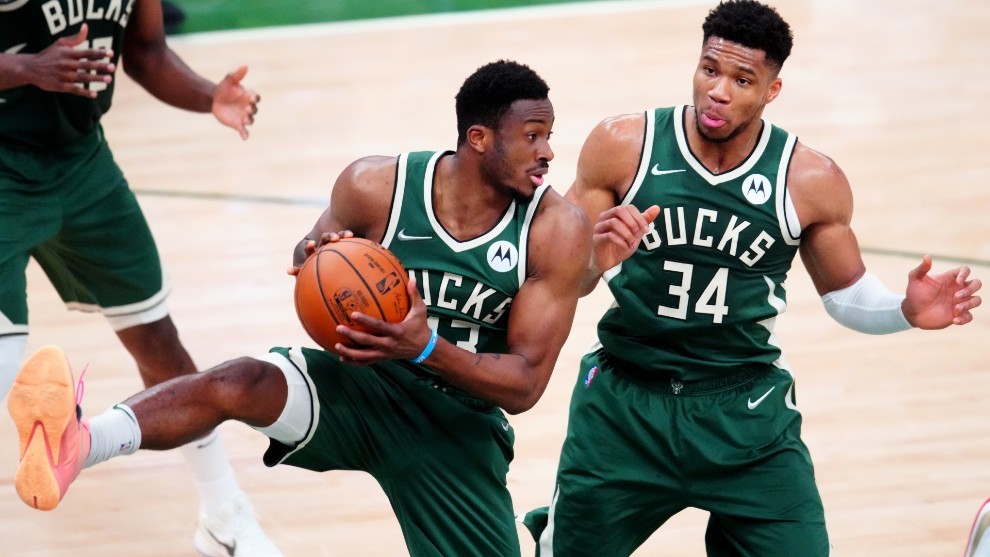 Thanasis Antetokounmpo, dos años más con los Milwaukee Bucks