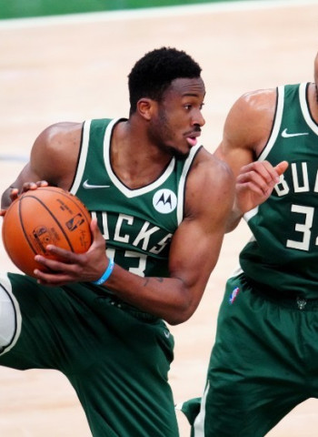 Thanasis Antetokounmpo, dos años más con los Milwaukee Bucks
