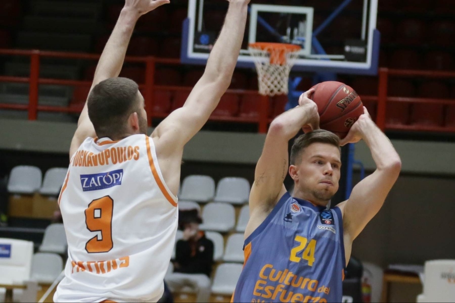 La séptima en Europa del Valencia Basket llega con épica en Grecia (68-71)