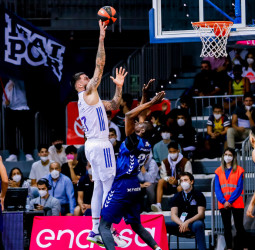 El Real Madrid, bajo la ley de Tavares, se exhibe en Andorra (58-86)