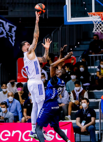 El Real Madrid, bajo la ley de Tavares, se exhibe en Andorra (58-86)