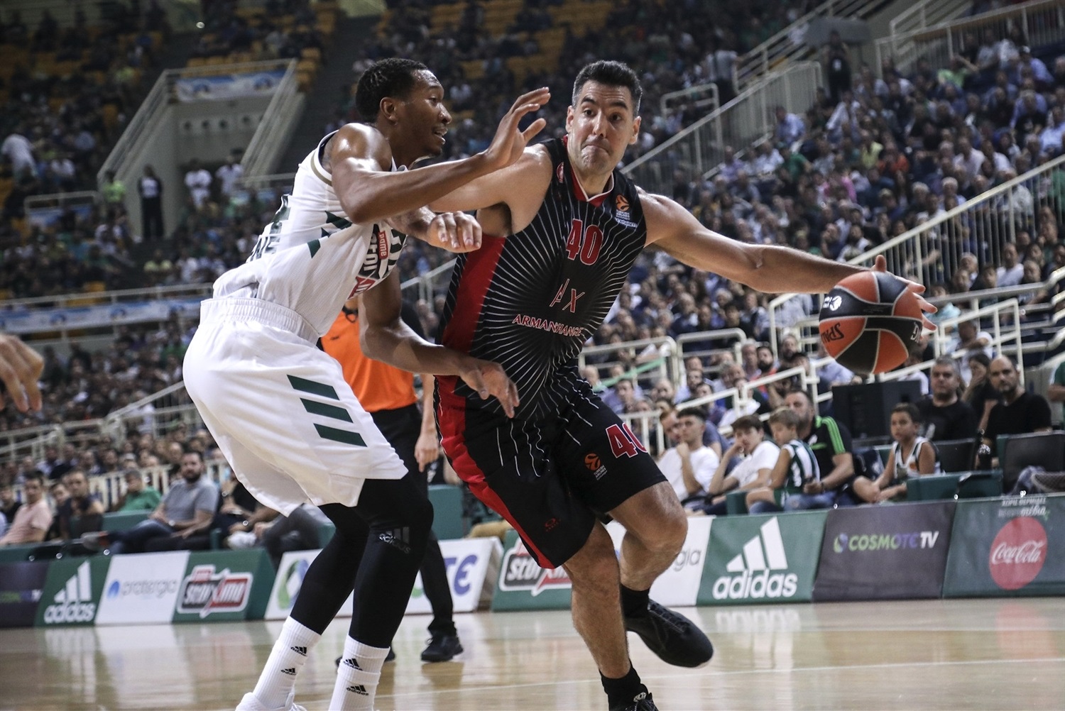 Dos tiros libres de Moraschini silencian el OAKA (78-79)