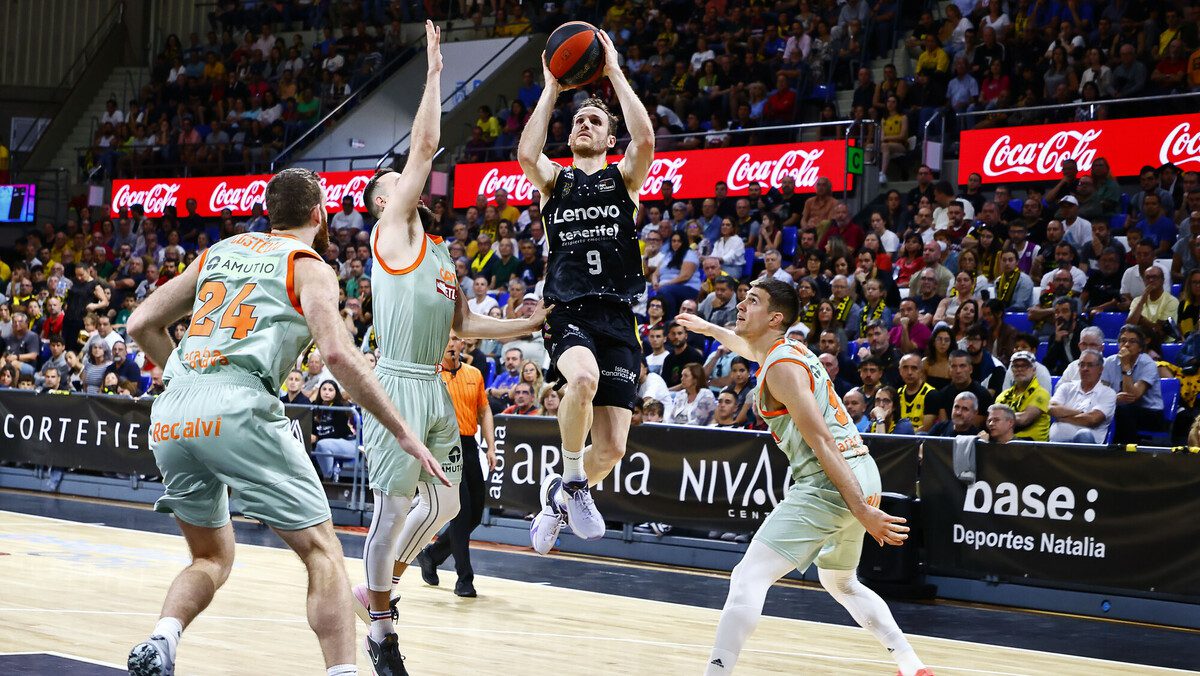El Lenovo Tenerife tumba al líder en un final de locura (83-81)