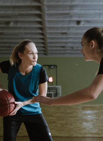 El baloncesto, un deporte beneficioso para mente y cuerpo